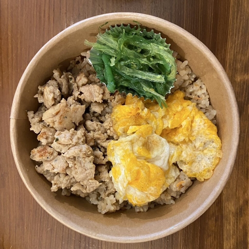 ランチセットふわふわ卵とそぼろ丼