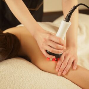 ハイパーナイフの施術をしているところ (3)